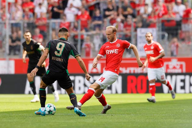 Fußball Testspiel Rot-Weiss Essen - VFL Borussia Mönchengladbach am 25.07.2026 im Stadion an der Hafenstraße in Essen Lukas Brumme ( Rot-Weiss Essen ) *** Soccer Friendly Match: Rot Weiss Essen vs. VFL Borussia Mönchengladbach on July 25, 2026, at the Stadion an der Hafenstraße in Essen; Lukas Brumme, Rot Weiss Essen