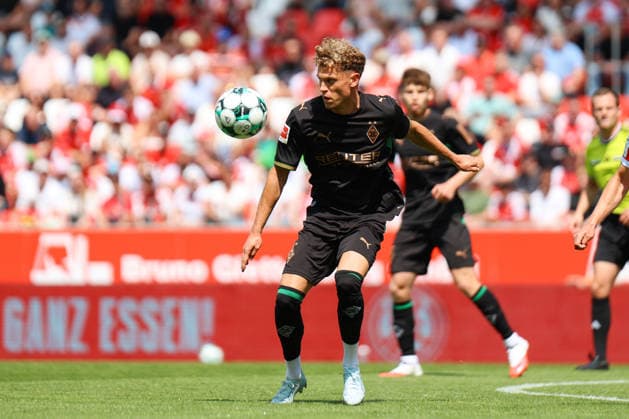ESSEN, GERMANY July 25: Robin Hack (Borussia Moenchengladbach, 25) during the pre-season friendly match between Rot-Weiss Essen and Borussia Moenchengladbach at Stadion an der Hafenstraße on July 25, 2026 in Essen, Germany. DFL REGULATIONS PROHIBIT ANY USE OF PHOTOGRAPHS AS IMAGE SEQUENCES AND OR QUASI-VIDEO. Copyright: xNatachaxFreisenx