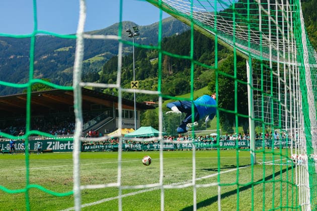 SOCCER - Bremen vs Bochum, test match ZELL AM ZILLER,AUSTRIA,25.JUL.26 - SOCCER - 1. DFL, 1. Deutsche Bundesliga, 2. DFL, 2. Deutsche Bundesliga, SV Werder Bremen vs VfL Bochum, test match. Image shows Timo Horn (Bochum) during the warm up.  GEPAxpictures xOleskiixMarusyk