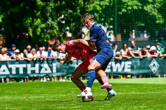 25.07.2026, AUT, Fußball, Herren, 1. Bundesliga, FSP, Saison 2026 2027, Zell am Ziller, SV Werder Bremen vs VfL Bochum Olivier Deman (Werder Bremen, 2), Christian Rasmussen (Bochum, 7) Zell am Ziller Parkstadion Tirol Österreich *** July 25, 2026, Austria, Soccer, Men s, 1. Bundesliga, FSP, 2026–2027 Season, Zell am Ziller, SV Werder Bremen vs. VfL Bochum, Olivier Deman (Werder Bremen), 2; Christian Rasmussen (Bochum), 7; Zell am Ziller Parkstadion, Tyrol, Austria Copyright: xNordphotox xHafnerx