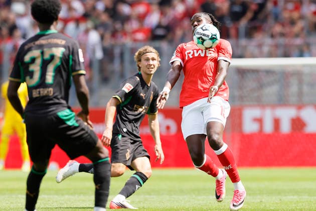 Fußball Testspiel Rot-Weiss Essen - VFL Borussia Mönchengladbach am 25.07.2026 im Stadion an der Hafenstraße in Essen Franci Bouebari ( Rot-Weiss Essen ) *** Soccer Friendly Match: Rot Weiss Essen vs. VFL Borussia Mönchengladbach on July 25, 2026, at the Stadion an der Hafenstraße in Essen; Franci Bouebari, Rot Weiss Essen