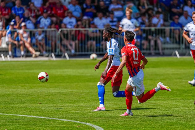 Jordan Torunarigha (Hamburgr SV, 23), Mathias Honsak (1. FC Heidenheim, 17) AUT, Hamburger SV vs. 1. FC Heidenheim, Fussball, Testspiel, Saison 2026 2027, 25.07.2026 AUT, Hamburger SV vs. 1. FC Heidenheim, Fussball, Testspiel, Saison 2026 2027, 25.07.2026 Kematen *** Jordan Torunarigha, Hamburger SV, 23; Mathias Honsak, 1 FC Heidenheim, 17 (AUT); Hamburger SV vs. 1 FC Heidenheim, soccer, friendly match, 2026–2027 season, July 25, 2026 (AUT), Hamburger SV vs. 1 FC Heidenheim, Soccer, Friendly, 2026–2027 Season, July 25, 2026, Kematen Copyright: xEibner-Pressefoto MarcelxvonxFehrnx EP_MFN