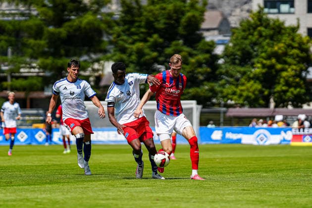 Albert Sambi Lokonga (Hamburger SV, 06), Luca Kerber (1. FC Heidenheim, 20) AUT, Hamburger SV vs. 1. FC Heidenheim, Fussball, Testspiel, Saison 2026 2027, 25.07.2026 AUT, Hamburger SV vs. 1. FC Heidenheim, Fussball, Testspiel, Saison 2026 2027, 25.07.2026 Kematen *** Albert Sambi Lokonga, Hamburger SV, 06; Luca Kerber, 1 FC Heidenheim, 20 AUT; Hamburger SV vs. 1 FC Heidenheim, Soccer, Friendly, 2026–2027 Season, July 25, 2026 (AUT), Hamburger SV vs. 1 FC Heidenheim, Soccer, Friendly, 2026–2027 Season, July 25, 2026, Kematen Copyright: xEibner-Pressefoto MarcelxvonxFehrnx EP_MFN