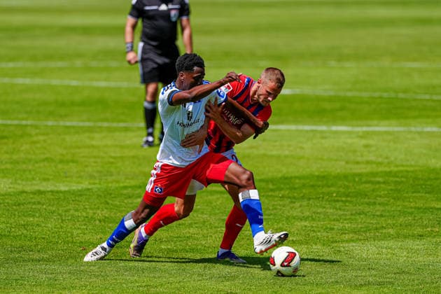 Albert Sambi Lokonga (Hamburger SV, 06), Adrian Beck (1. FC Heidenheim, 21) AUT, Hamburger SV vs. 1. FC Heidenheim, Fussball, Testspiel, Saison 2026 2027, 25.07.2026 AUT, Hamburger SV vs. 1. FC Heidenheim, Fussball, Testspiel, Saison 2026 2027, 25.07.2026 Kematen *** Albert Sambi Lokonga, Hamburger SV, 06; Adrian Beck, 1 FC Heidenheim, 21 AUT; Hamburger SV vs. 1 FC Heidenheim, soccer, friendly match, 2026–2027 season, July 25, 2026 (AUT), Hamburger SV vs. 1 FC Heidenheim, Soccer, Friendly, 2026–2027 Season, July 25, 2026, Kematen Copyright: xEibner-Pressefoto MarcelxvonxFehrnx EP_MFN