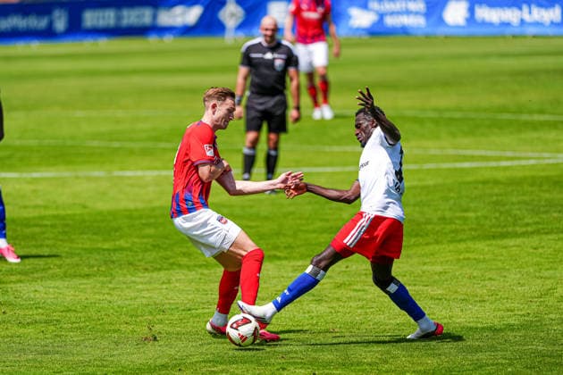 Maximilian Breuning (1. FC Heidenheim, 14), Bakery Jatta (Hamburger SV, 18) AUT, Hamburger SV vs. 1. FC Heidenheim, Fussball, Testspiel, Saison 2026 2027, 25.07.2026 AUT, Hamburger SV vs. 1. FC Heidenheim, Fussball, Testspiel, Saison 2026 2027, 25.07.2026 Kematen *** Maximilian Breuning, 1 FC Heidenheim, 14; Bakery Jatta, Hamburger SV, 18; AUT, Hamburger SV vs. 1 FC Heidenheim, Soccer, Friendly, 2026–2027 Season, July 25, 2026, AUT, Hamburger SV vs. 1 FC Heidenheim, soccer, friendly match, 2026–2027 season, July 25, 2026, Kematen Copyright: xEibner-Pressefoto MarcelxvonxFehrnx EP_MFN