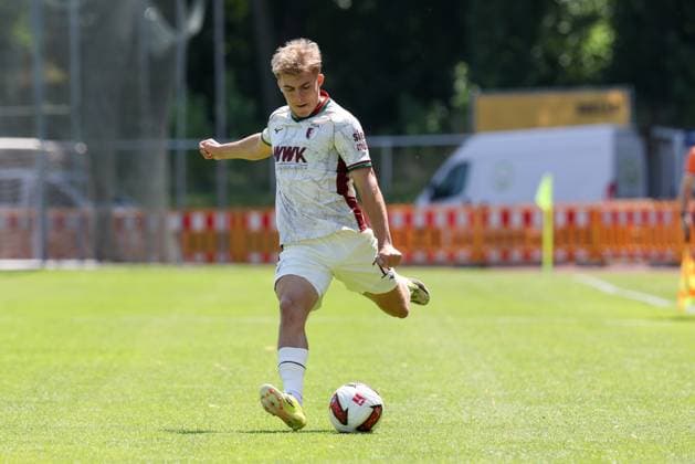 Hennes Behrens 16 FC Augsbburg), FC Augsburg vs. 1. FC Saarbruecken, Fussball, 1. Bundesliga, Testspiel, Saison 2026 27, 25.07.2026 Kaufbeuren Bayern Deutschland *** Hennes Behrens 16 FC Augsburg, FC Augsburg vs. 1 FC Saarbrücken, Soccer, Bundesliga 1, Friendly Match, 2026–27 Season, July 25, 2026, Kaufbeuren, Bavaria, Germany Copyright: xkolbert-press ChristianxKolbertx