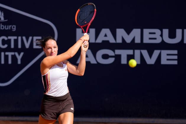 MSC Hamburg Ladies Open - Day 6 Darja Semenistaja of Latvia plays with partner Zhibek Kulambayeva of Kazakhstan during their semi-final doubles match against Dalila Jakupovic and Nika Radisic of Slovenia at the 2026 MSC Hamburg Ladies Open women s tennis tournament at Am Rothenbaum in Hamburg, Germany. Hamburg Hamburg Germany  Copyright: xOwenxHammondx originalFilename:hammond-2026msch260725_npPSB.jpg