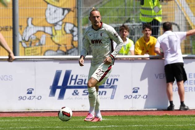 Marius Wolf 27 (FC Augsburg), FC Augsburg vs. 1. FC Saarbruecken, Fussball, 1. Bundesliga, Testspiel, Saison 2026 27, 25.07.2026 Kaufbeuren Bayern Deutschland *** Marius Wolf 27, FC Augsburg; FC Augsburg vs. 1. FC Saarbrücken; Soccer; Bundesliga 1; Friendly Match; 2026–27 Season; July 25, 2026; Kaufbeuren, Bavaria, Germany Copyright: xkolbert-press ChristianxKolbertx