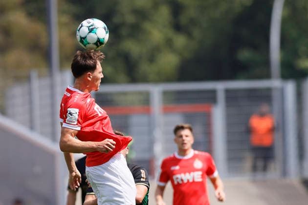 Fußball Testspiel Rot-Weiss Essen - VFL Borussia Mönchengladbach am 25.07.2026 im Stadion an der Hafenstraße in Essen Noah Pesch ( Rot-Weiss Essen ) *** Soccer Friendly Match: Rot-Weiss Essen vs. VFL Borussia Mönchengladbach on July 25, 2026, at the Stadion an der Hafenstraße in Essen; Noah Pesch, Rot-Weiss Essen