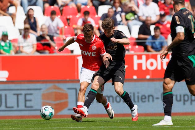 Fußball Testspiel Rot-Weiss Essen - VFL Borussia Mönchengladbach am 25.07.2026 im Stadion an der Hafenstraße in Essen Marvin Obuz ( Rot-Weiss Essen ) *** Soccer Friendly Match: Rot Weiss Essen vs. VFL Borussia Mönchengladbach on July 25, 2026, at the Stadion an der Hafenstraße in Essen; Marvin Obuz, Rot Weiss Essen