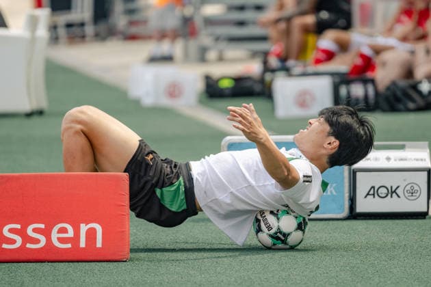 Shuto Machino (Borussia Moenchengladbach, 18) beim dehnen. Rot Weiss Essen vs. Borussia Moenchenlgadbach, Fussball, Testspiel, Saison 2026 2027, 25.07.2026 DFL DFB Regulations prohibit any use of Photographs as image sequences and or Quasivideo Rot Weiss Essen vs. Borussia Moenchengladbach, Fussball, Testspiel, Saison 2026 2027, 25.07.2026 Essen *** Shuto Machino, Borussia Mönchengladbach, age 18, stretching during Rot-Weiss Essen vs. Borussia Mönchengladbach, soccer, friendly match, 2026–2027 season, July 25, 2026 DFL DFB regulations prohibit any use of photographs as image sequences and or quasi-video Rot-Weiss Essen vs. Borussia Mönchengladbach, soccer, friendly match, 2026–2027 season, July 25, 2026 Essen Copyright: xEibner-Pressefoto ThomasxHaeslerx EP_THR