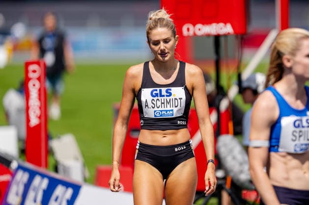 Wattenscheid, 25.07.2026, Leichathletik, Deutsche Meisterschaften Alicia Schmidt (GER, SCC Berlin) nachdem 800m Zieleinlauf Bochum-Wattenscheid Lohrheidestadion NRW Germany *** Wattenscheid, July 25, 2026, Track and Field, German Championships: Alicia Schmidt (GER), SCC Berlin, after crossing the finish line in the 800m at Lohrheidestadion in Bochum-Wattenscheid, North Rhine-Westphalia, Germany