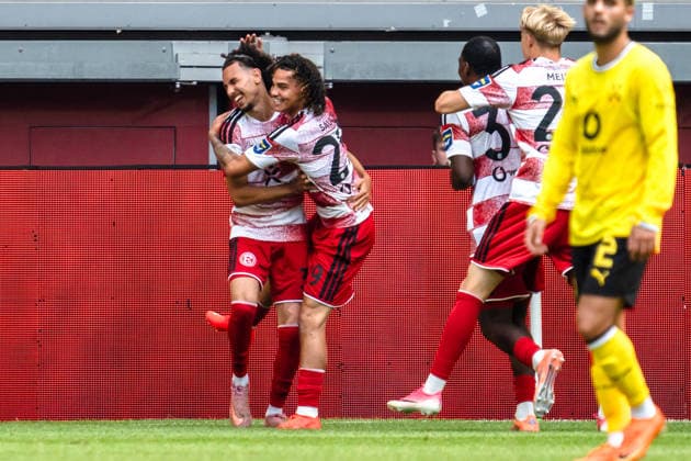 Deutschland: 25. Juli 2026: Testspiel - Vorbereitung 2026 2027 - Fortuna Düsseldorf vs. Borussia Dortmund, Merkur Spiel Arena, Düsseldorf Tor zum 2:1 durch Anas Slimani (Fortuna Düsseldorf, 34) Jubel Freude Emotionen Torjubel Kilian Sauck (Fortuna Düsseldorf, 29) *** Germany, July 25, 2026, Friendly Match, 2026–2027 Preseason, Fortuna Düsseldorf vs. Borussia Dortmund, Merkur Spiel Arena, Düsseldorf: Anas Slimani of Fortuna Düsseldorf scores the 2–1 goal, 34: Cheering, joy, emotions, goal celebration by Kilian Sauck of Fortuna Düsseldorf, 29 Copyright: xCelinaxLeiersx