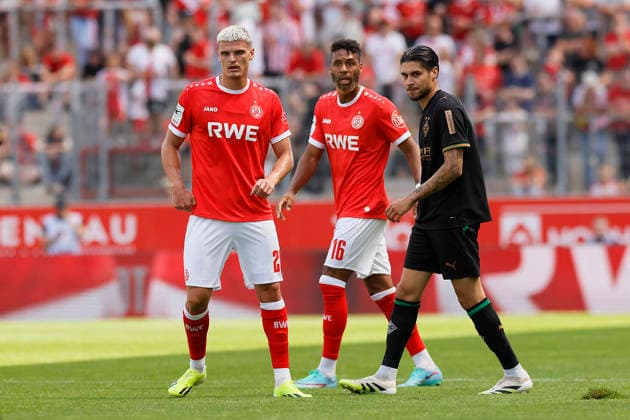 Fußball Testspiel Rot-Weiss Essen - VFL Borussia Mönchengladbach am 25.07.2026 im Stadion an der Hafenstraße in Essen Marek Janssen ( Rot-Weiss Essen ), Ruben Reisig ( Rot-Weiss Essen ) *** Soccer Friendly Match: Rot Weiss Essen vs. VFL Borussia Mönchengladbach on July 25, 2026, at the Stadion an der Hafenstraße in Essen; Marek Janssen (Rot Weiss Essen), Ruben Reisig (Rot Weiss Essen)