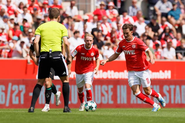 Fußball Testspiel Rot-Weiss Essen - VFL Borussia Mönchengladbach am 25.07.2026 im Stadion an der Hafenstraße in Essen Noah Pesch ( Rot-Weiss Essen ) *** Soccer Friendly Match: Rot-Weiss Essen vs. VFL Borussia Mönchengladbach on July 25, 2026, at the Stadion an der Hafenstraße in Essen; Noah Pesch, Rot-Weiss Essen
