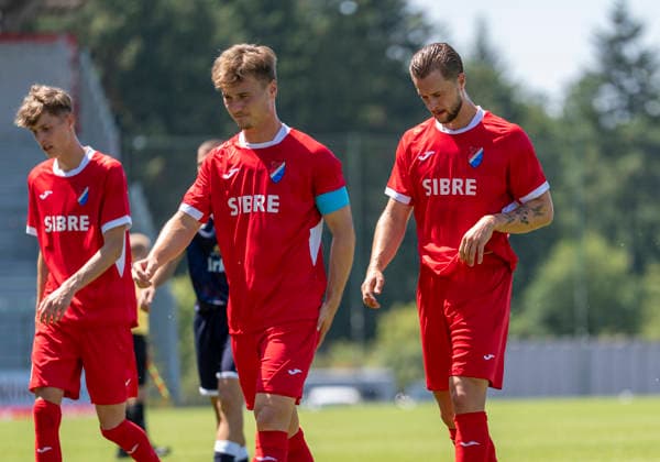 Lukas Naepflein (TSV Steinbach Haiger, 6) enttaeuscht, enttaeuscht schauend, dissapointed, traurig, frustiert, frust, gefrustet, frustrated nach der Niederlage gegen die Sportfreunde Siegen TSV Steinbach Haiger - Sportfreunde Siegen 25.07.2026 Fussball, Testspiel, GER, Sibre Sportpark, Haiger *** Lukas Naepflein, TSV Steinbach Haiger, 6, looking disappointed, disappointed, sad, frustrated, frustration, frustrated after the loss to Sportfreunde Siegen TSV Steinbach Haiger Sportfreunde Siegen July 25, 2026 Soccer, Friendly Match, GER, Sibre Sportpark, Haiger Copyright: MarcoxBader