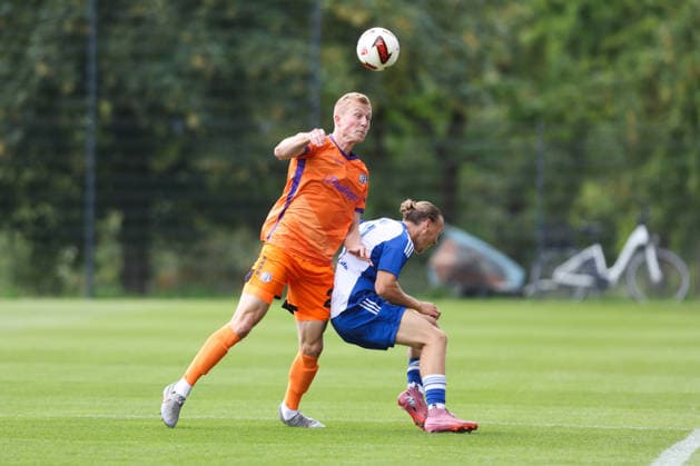 25.07.2026, Fussball, Herren, Regionalliga Nord, Freundschaftsspiel, VfL Osnabrück - BSV Kickers Emden Matti Tjaden (blau 11 BSV Kickers Emden) *** July 25, 2026, Soccer, Men s, Regionalliga Nord, Friendly Match, VfL Osnabrück vs. BSV Kickers Emden, Matti Tjaden (blue, 11), BSV Kickers Emden