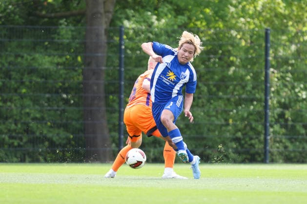 25.07.2026, Fussball, Herren, Regionalliga Nord, Freundschaftsspiel, VfL Osnabrück - BSV Kickers Emden Toshiaki Miyamoto (blau 3 BSV Kickers Emden) *** July 25, 2026, Soccer, Men s, Regionalliga Nord, Friendly Match, VfL Osnabrück vs. BSV Kickers Emden, Toshiaki Miyamoto (blue, No. 3), BSV Kickers Emden