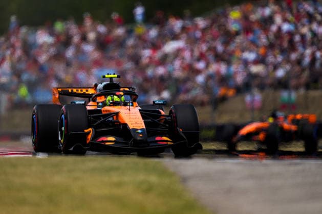 Lando Norris of Great Britain and McLaren , Qualifying, F1 Grand Prix of Hungary, am 25. July 2026 in Budapeste, Hungary. (Foto von Diogo Cardoso DeFodi Images) Lando Norris of Great Britain and McLaren , Qualifying, F1 Grand Prix of Hungary, Hungaroring on July 25, 2026 in Budapeste, Hungary. (Photo by Diogo Cardoso DeFodi Images) - *** Lando Norris of Great Britain and McLaren, Qualifying, F1 Grand Prix of Hungary, on July 25, 2026, in Budapest, Hungary. Photo by Diogo Cardoso DeFodi Images. Lando Norris of Great Britain and McLaren, Qualifying, F1 Hungarian Grand Prix, Hungaroring on July 25, 2026, in Budapest, Hungary. Photo by Diogo Cardoso DeFodi Images