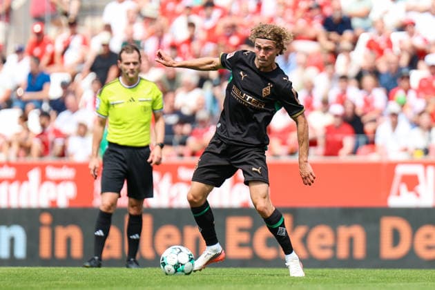 ESSEN, GERMANY July 25: Hugo Bolin (Borussia Moenchengladbach, 38) during the pre-season friendly match between Rot-Weiss Essen and Borussia Moenchengladbach at Stadion an der Hafenstraße on July 25, 2026 in Essen, Germany. DFL REGULATIONS PROHIBIT ANY USE OF PHOTOGRAPHS AS IMAGE SEQUENCES AND OR QUASI-VIDEO. Copyright: xNatachaxFreisenx