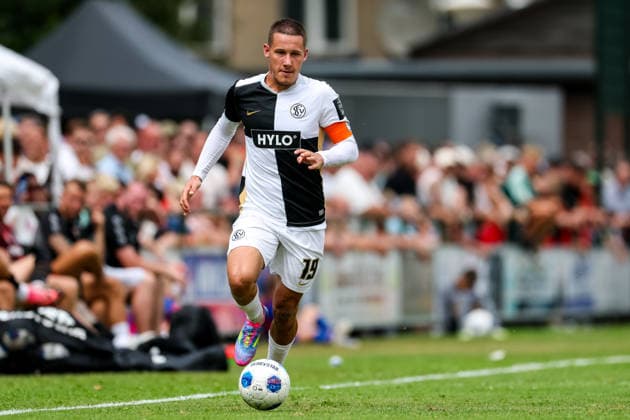 WEURT, NETHERLANDS - JULY 25: Lukas Pinckert of SV Elversberg dribbles with the ball during the pre-season friendly match between NEC and Elversberg at Sportpark De Kamp on July 25, 2026 in Weurt, Netherlands.  Copyright: xRenexNijhuis MBxMediax