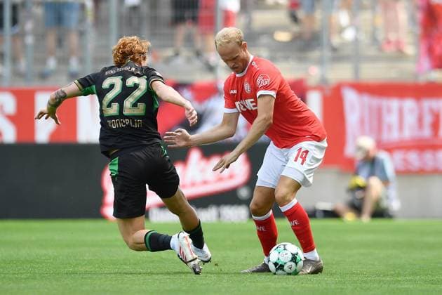 Rot-Weiss Essen - Borussia Mönchengladbach ** NUR FÜR REDAKTIONELLE ZWECKE ** EDITORIAL USE ONLY **<p>Fußball Testspiel: Rot-Weiss Essen - Borussia Mönchengladbach am 25.07.2026 im Stadion an der Hafenstrasse in Essen Yukhym Konoplya ( Borussia Mönchengladbach ), links - Lucas Brumme ( Rot Weiss Essen ), rechts Deutschland Nordrhein-Westfalen Essen Copyright: ThorstenxTillmann *** Rot Weiss Essen vs. Borussia Mönchengladbach ** FOR EDITORIAL PURPOSES ONLY ** EDITORIAL USE ONLY ** p Soccer Friendly Match: Rot-Weiss Essen vs. Borussia Mönchengladbach on July 25, 2026, at the Stadion an der Hafenstrasse in Essen. Yukhym Konoplya (Borussia Mönchengladbach), left; Lucas Brumme (Rot-Weiss Essen), right; Essen, North Rhine-Westphalia, Germany. Copyright ThorstenxTillmann Copyright: ThorstenxTillmann doc86vc1flzfy91c9reymda ,EDITORIAL USE ONLY
