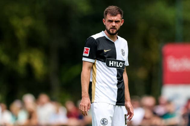 WEURT, NETHERLANDS - JULY 25: Lukasz Poreba of SV Elversberg looks on during the pre-season friendly match between NEC and Elversberg at Sportpark De Kamp on July 25, 2026 in Weurt, Netherlands.  Copyright: xRenexNijhuis MBxMediax