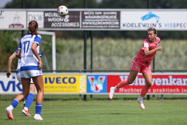 Medina Desic (SV Werder Bremen, 9) beim Kopfball, Aktion, Action, Spielszene, 25.07.2026, Hattemerbroek (Niederlande), Fussball, Testspiel Frauen, PEC Zwolle - SV Werder Bremen *** Medina Desic, SV Werder Bremen, heading the ball, action, game highlight, July 25, 2026, Hattemerbroek, Netherlands, soccer, women s friendly, PEC Zwolle vs. SV Werder Bremen xobx