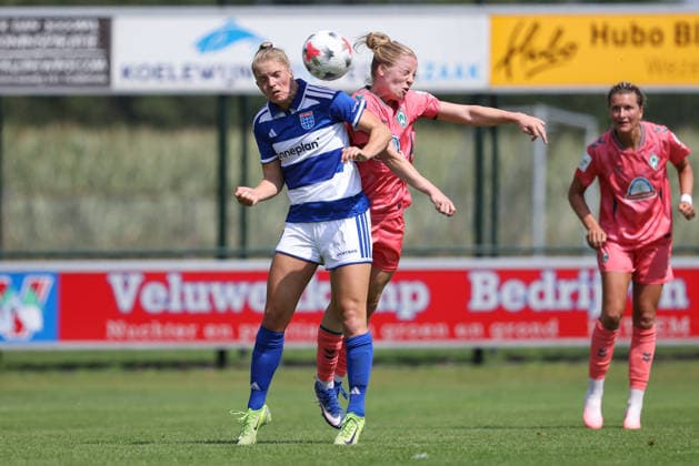 v.li.: Jill Diekmann (PEC Zwolle, 8) und Elena Dhont (SV Werder Bremen, 31) im Kopfballduell, Kopfball, Zweikampf, Action, Aktion, Spielszene, 25.07.2026, Hattemerbroek (Niederlande), Fussball, Testspiel Frauen, PEC Zwolle - SV Werder Bremen *** From left: Jill Diekmann (PEC Zwolle, 8) and Elena Dhont (SV Werder Bremen, 31) in a header duel, header, tackle, action, game scene, July 25, 2026, Hattemerbroek, Netherlands, soccer, women’s friendly, PEC Zwolle vs. SV Werder Bremen xobx