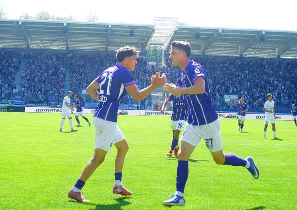 Torschütze Tim Maciejewski (Aue, rechts) und Maximilian Burghardt (Aue) bejubeln das 2:2. Fußball Regionalliga Nordost 2026 27 FC Erzgebirge Aue - VSG Altglienicke am 25.7.2026 Erzgebirge Aue - VSG Altglienicke *** Goal scorer Tim Maciejewski (Aue), on the right, and Maximilian Burghardt of Aue celebrate the 2–2 draw in the 2026–27 Northeast Regional League soccer match between FC Erzgebirge Aue and VSG Altglienicke on July 25, 2026. Erzgebirge Aue vs. VSG Altglienicke