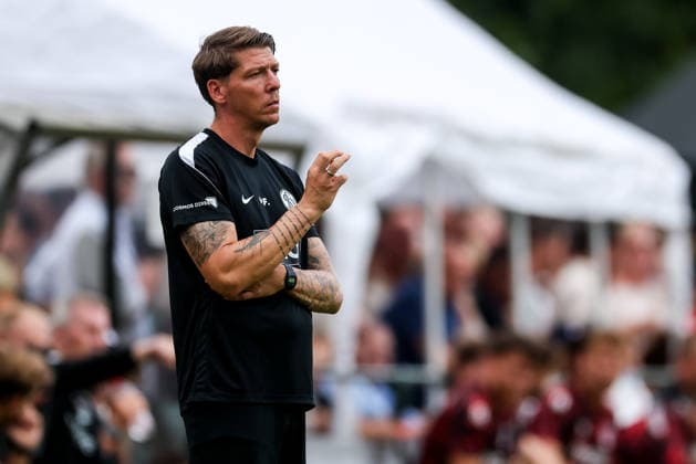 WEURT, NETHERLANDS - JULY 25: SV Elversberg assistant coach Mike Frantz looks on during the pre-season friendly match between NEC and Elversberg at Sportpark De Kamp on July 25, 2026 in Weurt, Netherlands.  Copyright: xRenexNijhuis MBxMediax