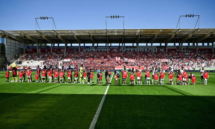 25.07.2026, xpsx, Fussball Testspiel, Kickers Offenbach - Bayer 04 Leverkusen v.l. choreo fans zuschauer leverkusen offenbach banner (DFL DFB REGULATIONS PROHIBIT ANY USE OF PHOTOGRAPHS as IMAGE SEQUENCES and or QUASI-VIDEO) emspor Offenbach *** July 25, 2026, xpsx, soccer friendly match, Kickers Offenbach vs. Bayer 04 Leverkusen, fan choreography, spectators, Leverkusen, Offenbach, banners, DFL, DFB. REGULATIONS PROHIBIT ANY USE OF PHOTOGRAPHS AS IMAGE SEQUENCES AND OR QUASI-VIDEO. emspor Offenbach