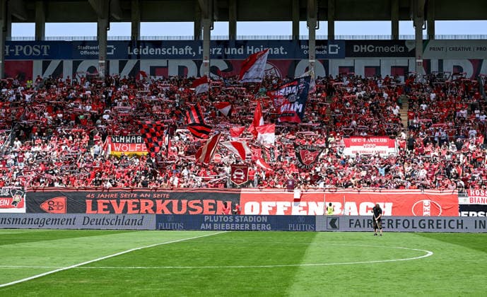 25.07.2026, xpsx, Fussball Testspiel, Kickers Offenbach - Bayer 04 Leverkusen v.l. choreo fans zuschauer leverkusen offenbach banner (DFL DFB REGULATIONS PROHIBIT ANY USE OF PHOTOGRAPHS as IMAGE SEQUENCES and or QUASI-VIDEO) emspor Offenbach *** July 25, 2026, xpsx, soccer friendly match, Kickers Offenbach vs. Bayer 04 Leverkusen, fan choreography, spectators, Leverkusen, Offenbach, banners, DFL, DFB. REGULATIONS PROHIBIT ANY USE OF PHOTOGRAPHS AS IMAGE SEQUENCES AND OR QUASI-VIDEO. emspor Offenbach