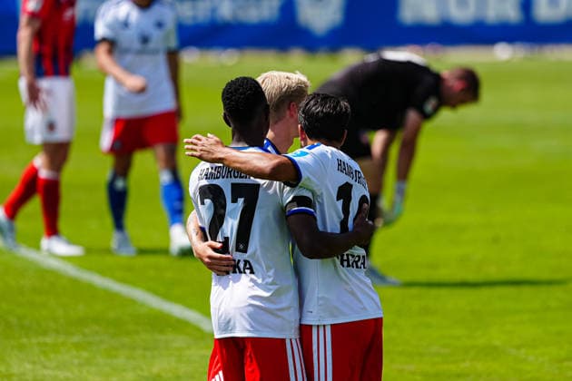 Torjubel Albert Gronbaek (Hamburger SV, 11) und Patson Daka (Hamburger SV, 27) nach Tor zum 3:1 Patson Daka (Hamburger SV, 27) AUT, Hamburger SV vs. 1. FC Heidenheim, Fussball, Testspiel, Saison 2026 2027, 25.07.2026 AUT, Hamburger SV vs. 1. FC Heidenheim, Fussball, Testspiel, Saison 2026 2027, 25.07.2026 Kematen *** Goal celebration by Albert Gronbaek (Hamburger SV, 11) and Patson Daka (Hamburger SV, 27) after scoring the goal to make it 3–1. Patson Daka (Hamburger SV, 27), Austria, Hamburger SV vs. 1 FC Heidenheim, soccer, friendly match, 2026–2027 season, July 25, 2026, Austria, Hamburger SV vs. 1. FC Heidenheim, soccer, friendly match, 2026–2027 season, July 25, 2026, Kematen Copyright: xEibner-Pressefoto MarcelxvonxFehrnx EP_MFN