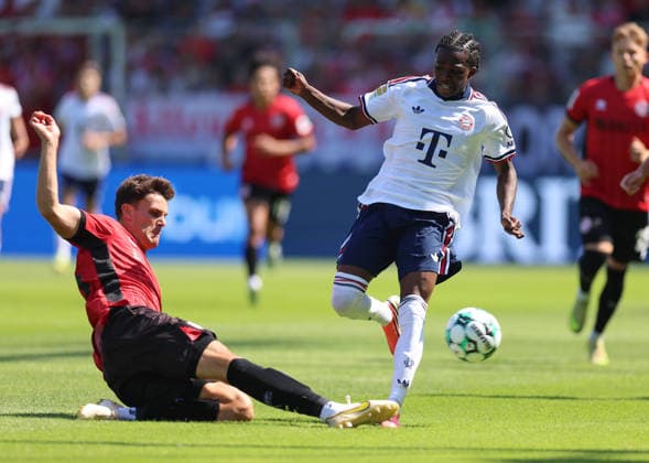 25.07.2026, Fussball Testspiel, SV Wehen Wiesbaden - FC Bayern München, v.l., Jakob Lewald (SV Wehen Wiesbaden), Oluwaseyi Wilson (FC Bayern München) DFL DFB REGULATIONS PROHIBIT ANY USE OF PHOTOGRAPHS AS IMAGE SEQUENCES AND OR QUASI-VIDEO. xdcx *** July 25, 2026, Soccer friendly match, SV Wehen Wiesbaden vs. FC Bayern Munich, from left: Jakob Lewald (SV Wehen Wiesbaden), Oluwaseyi Wilson (FC Bayern Munich). DFL and DFB regulations prohibit any use of photographs as image sequences and or quasi-video. xdcx Copyright: HMBxMedia Claus