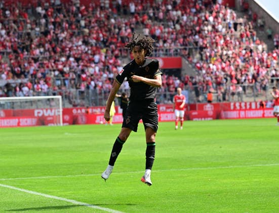 25.07.2026; Essen; Fussball, Herren, Saison 2026 2027, Testspiel Rot-Weiss Essen vs. Borussia Moenchengladbach Torjubel bei Torschuetze Wae DFL regulations prohibit any use of photographs as image sequences and or quasi-video. Stadion an der Hafenstrasse NRW Deutschland *** July 25, 2026 Essen Soccer, Men s, 2026–2027 Season, Friendly Match: Rot-Weiss Essen vs. Borussia Mönchengladbach; Goal celebration for goal scorer Wae. DFL regulations prohibit any use of photographs as image sequences and or quasi-video. Stadion an der Hafenstrasse, North Rhine-Westphalia, Germany