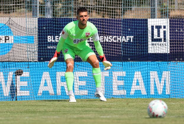 25.07.2026, Deutschland, Hollenbach, Fußball Bundesliga, Saison 2026 2027, Testspiel, Freundschaftsspiel, JAKO-Testspiel, FSV Hollenbach vs. VfB Stuttgart, Fabian Bredlow (VfB) *** July 25, 2026, Germany, Hollenbach, Bundesliga, 2026–2027 season, exhibition match, friendly match, JAKO exhibition match, FSV Hollenbach vs. VfB Stuttgart, Fabian Bredlow (VfB)