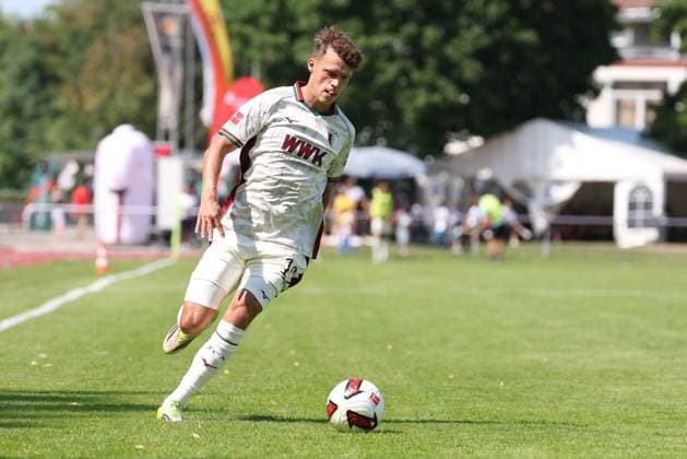 Robin Fellhauer 19 (FC Augsburg), FC Augsburg vs. 1. FC Saarbruecken, Fussball, 1. Bundesliga, Testspiel, Saison 2026 27, 25.07.2026 Kaufbeuren Bayern Deutschland *** Robin Fellhauer 19 FC Augsburg, FC Augsburg vs. 1 FC Saarbrücken, Soccer, Bundesliga 1, Friendly Match, 2026–27 Season, July 25, 2026, Kaufbeuren, Bavaria, Germany Copyright: xkolbert-press ChristianxKolbertx