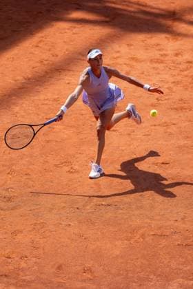 Elina Awanessjan (ARM) im Bild am Ball, Aktion, GER, Elina Awanessjan vs Anna Bondar, Tennis, MSC Hamburg Ladies Open WTA, Tennis Damen 250, Halbfinale, 25.07.2026 GER, Elina Awanessjan vs Anna Bondar, Tennis, MSC Hamburg Ladies Open WTA 250, Halbfinale, 25.07.2026 Hamburg *** Elina Awanessjan (ARM) in action on the court, GER, Elina Awanessjan vs. Anna Bondar, Tennis, MSC Hamburg Ladies Open WTA 250, Semifinals, July 25, 2026, GER, Elina Awanessjan vs. Anna Bondar, tennis, MSC Hamburg Ladies Open WTA 250, semifinals, July 25, 2026, Hamburg Copyright: xEibner-Pressefoto MaxxVincenx EP_MVN