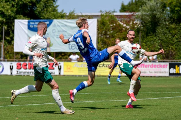 v.li.: Max Moerstedt (Hoffenheim, 9), Jannis Heuer (Fürth, 22), Zweikampf, Spielszene zum Elfmeter, Duell, duel, tackle, tackling, Dynamik, Action, Aktion, 25.07.2026, Zuzenhausen (Deutschland), Fussball, Testspiel, TSG 1899 Hoffenheim - SpVgg Greuther Fürth, DFB DFL REGULATIONS PROHIBIT ANY USE OF PHOTOGRAPHS AS IMAGE SEQUENCES AND OR QUASI-VIDEO. *** v li Max Moerstedt Hoffenheim, 9, Jannis Heuer Fürth, 22, tackle, penalty kick play, duel, tackle, tackling, dynamic, action, 07 25 2026, Zuzenhausen, Germany, soccer, friendly match, TSG 1899 Hoffenheim vs. SpVgg Greuther Fürth, DFB and DFL regulations prohibit any use of photographs as image sequences and or quasi-video xozx