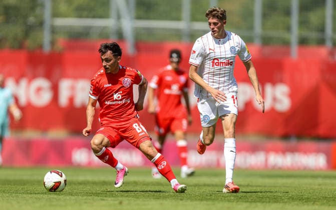 GER, Mainz, FSV Mainz 05 vs Holstein Kiel, Vorbereitung, Fussball, DFB, Spielzeit 2026 2027, Bruchwegstadion auf dem Wolfgang Frank Campus, Testspiel im Bild v.l.: Paul Nebel (FSV Mainz 05 8), Alexander Bernhardsson (Holstein Kiel 11) DFB DFL REGULATIONS PROHIBIT ANY USE OF PHOTOGRAPHS AS IMAGE SEQUENCES AND OR QUASI-VIDEO, 25.07.2026 *** GER, Mainz, FSV Mainz 05 vs. Holstein Kiel, Preseason, Soccer, DFB, 2026–2027 Season, Bruchwegstadion on the Wolfgang Frank Campus, Friendly Match: Pictured from left, Paul Nebel (FSV Mainz 05) 8, Alexander Bernhardsson, Holstein Kiel 11. DFB and DFL regulations prohibit any use of photographs as image sequences and or quasi-video. July 25, 2026 Copyright: HMBxMedia HendrikxHamelau