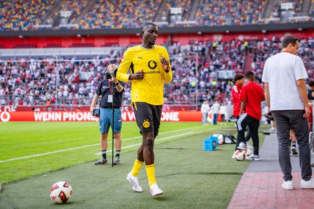 Testspiel, Bundesliga, Fortuna Düsseldorf vs. Borussia Dortmund, 25.07.2026 in der Merkur Arena Serhou Guirassy nach dem Auslaufen auf dem Weg zur Kabine *** Exhibition match, Bundesliga, Fortuna Düsseldorf vs. Borussia Dortmund, July 25, 2026, at the Merkur Arena. Serhou Guirassy on his way to the locker room after the warm-up. Copyright: xBahhoxKarax