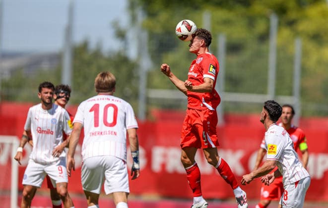 GER, Mainz, FSV Mainz 05 vs Holstein Kiel, Vorbereitung, Fussball, DFB, Spielzeit 2026 2027, Bruchwegstadion auf dem Wolfgang Frank Campus, Testspiel im Bild: Eric Martel (FSV Mainz 05 5), Kopfball DFB DFL REGULATIONS PROHIBIT ANY USE OF PHOTOGRAPHS AS IMAGE SEQUENCES AND OR QUASI-VIDEO, 25.07.2026 *** GER, Mainz, FSV Mainz 05 vs. Holstein Kiel, Preseason, Soccer, DFB, 2026–2027 Season, Bruchwegstadion on the Wolfgang Frank Campus, Friendly Match Photo by Eric Martel, FSV Mainz 05 5, Header; DFB and DFL regulations prohibit any use of photographs as image sequences and or quasi-video, July 25, 2026 Copyright: HMBxMedia HendrikxHamelau