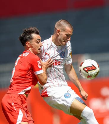 GER, Mainz, FSV Mainz 05 vs Holstein Kiel, Vorbereitung, Fussball, DFB, Spielzeit 2026 2027, Bruchwegstadion auf dem Wolfgang Frank Campus, Testspiel im Bild v.l.: Paul Nebel (FSV Mainz 05 8), Ivan NekiÄ‡ (Holstein Kiel 13) DFB DFL REGULATIONS PROHIBIT ANY USE OF PHOTOGRAPHS AS IMAGE SEQUENCES AND OR QUASI-VIDEO, 25.07.2026 *** GER, Mainz, FSV Mainz 05 vs. Holstein Kiel, Preseason, Soccer, DFB, 2026–2027 Season, Bruchwegstadion on the Wolfgang Frank Campus, Friendly Match: Pictured from left, Paul Nebel (FSV Mainz 05 8), Ivan Nekic, Holstein Kiel 13. DFB and DFL regulations prohibit any use of photographs as image sequences and or quasi-video. July 25, 2026 Copyright: HMBxMedia HendrikxHamelau
