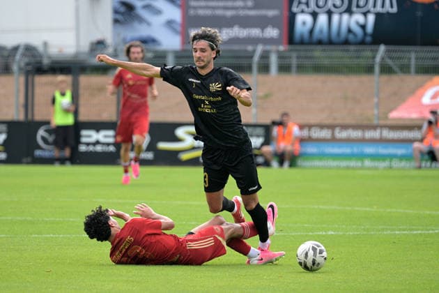 Noah Haller (FC 08 Villingen, 03) im Zweikampf mit Ali Wazneh (Delay Sports Berlin, 23) FC 08 Villingen vs. Delay Sports Berlin , Fussball, Vorbereitung, Testspiel, Saison 2026 2027, 25.07.2026 FC 08 Villingen vs. Delay Sports Berlin , Fussball, Vorbereitung, Testspiel, Saison 2026 2027, 25.07.2026 Villingen *** Noah Haller, FC 08 Villingen, No. 3, in a tackle with Ali Wazneh, Delay Sports Berlin, No. 23; FC 08 Villingen vs. Delay Sports Berlin, soccer, preseason, friendly, 2026–2027 season, July 25, 2026, FC 08 Villingen vs. Delay Sports Berlin, soccer, preseason, friendly, 2026–2027 season, July 25, 2026, Villingen Copyright: xEibner-Pressefotox EP_TBR