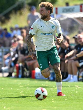 25.07.2026 - Fussball - Saison 2026 2027 - Testspiel Freundschaftsspiel Vorbereitungsspiel - TSG 1899 Hoffenheim - SpVgg Greuther Fürth ( Kleeblatt ) - - Sportfoto Zink - xwoxzix - regulations prohibit any use of photographs as image sequences and or quasi-video - only for editorial use - Ole Pohlmann (10, SpVgg Greuther Fürth ) Freisteller Einzelbild *** July 25, 2026 Soccer Season 2026–2027 Exhibition Match Friendly Match Preseason Match TSG 1899 Hoffenheim SpVgg Greuther Fürth Kleeblatt Sports Photo Zink xwoxzix Regulations prohibit any use of photographs as image sequences and or quasi-video For editorial use only. Ole Pohlmann 10, SpVgg Greuther Fürth. Cutout, single image