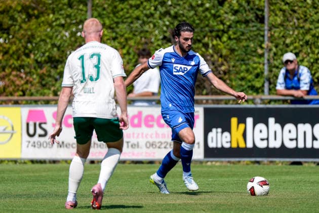 v.li.: Paul Will (Fürth, 13), Leon Avdullahu (Hoffenheim, 7), Aktion, Action, Spielszene, 25.07.2026, Zuzenhausen (Deutschland), Fussball, Testspiel, TSG 1899 Hoffenheim - SpVgg Greuther Fürth, DFB DFL REGULATIONS PROHIBIT ANY USE OF PHOTOGRAPHS AS IMAGE SEQUENCES AND OR QUASI-VIDEO. *** From left: Paul Will (Fürth), 13; Leon Avdullahu (Hoffenheim), 7; Action; Game scene; July 25, 2026; Zuzenhausen, Germany, soccer, friendly match, TSG 1899 Hoffenheim vs. SpVgg Greuther Fürth, DFB and DFL regulations prohibit any use of photographs as image sequences and or quasi-video xozx