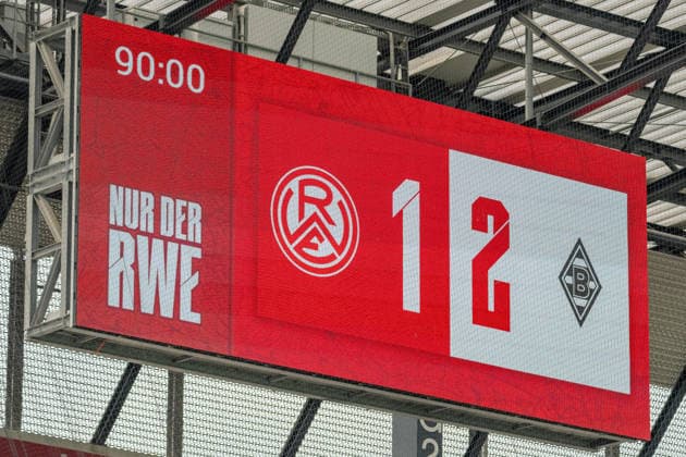 Rot Weiss Essen verliert das Testspiel mit 1:2 gegen Borussia Moenchengladbach. Rot Weiss Essen vs. Borussia Moenchenlgadbach, Fussball, Testspiel, Saison 2026 2027, 25.07.2026 DFL DFB Regulations prohibit any use of Photographs as image sequences and or Quasivideo Rot Weiss Essen vs. Borussia Moenchengladbach, Fussball, Testspiel, Saison 2026 2027, 25.07.2026 Essen *** Rot-Weiss Essen loses the friendly match 1–2 to Borussia Mönchengladbach Rot-Weiss Essen vs. Borussia Mönchengladbach, Soccer, Friendly Match, 2026–2027 Season, July 25, 2026 DFL DFB regulations prohibit any use of photographs as image sequences and or quasi-video Rot-Weiss Essen vs. Borussia Mönchengladbach, soccer, friendly match, 2026–2027 season, July 25, 2026 Essen Copyright: xEibner-Pressefoto ThomasxHaeslerx EP_THR