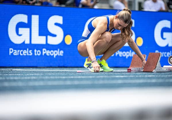 Deutsche Leichtathletik-Meisterschaften; Bochum-Wattenscheid, 25.07.2026 Bei der Startvorbereitung: Johanna Martin (1. LAV Rostock) im 400m-Vorlauf der Frauen; Deutsche Leichtathletik-Meisterschaften am 25.07.2026 im Lohrheidestadion in Bochum-Wattenscheid (Nordrhein-Westfalen). *** German Track and Field Championships, Bochum-Wattenscheid, July 25, 2026: Johanna Martin (No. 1, LAV Rostock) preparing for the start of the women’s 400-meter preliminary heat at the German Track and Field Championships on July 25, 2026, at Lohrheidestadion in Bochum-Wattenscheid, North Rhine-Westphalia Copyright: xBEAUTIFULxSPORTS R.xSchmittx