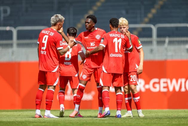 GER, Mainz, FSV Mainz 05 vs Holstein Kiel, Vorbereitung, Fussball, DFB, Spielzeit 2026 2027, Bruchwegstadion auf dem Wolfgang Frank Campus, Testspiel im Bild: Ransford Königsdörffer (FSV Mainz 05 11) erzielt das 2:0, Tor und Jubel DFB DFL REGULATIONS PROHIBIT ANY USE OF PHOTOGRAPHS AS IMAGE SEQUENCES AND OR QUASI-VIDEO, 25.07.2026 *** GER, Mainz, FSV Mainz 05 vs. Holstein Kiel, Preseason, Soccer, DFB, 2026–2027 Season, Bruchweg Stadium on the Wolfgang Frank Campus, friendly match in the photo: Ransford Königsdörffer of FSV Mainz 05 scores the 2–0 goal, Goal and celebration. DFB and DFL regulations prohibit any use of photographs as image sequences and or quasi-video. July 25, 2026 Copyright: HMBxMedia HendrikxHamelau